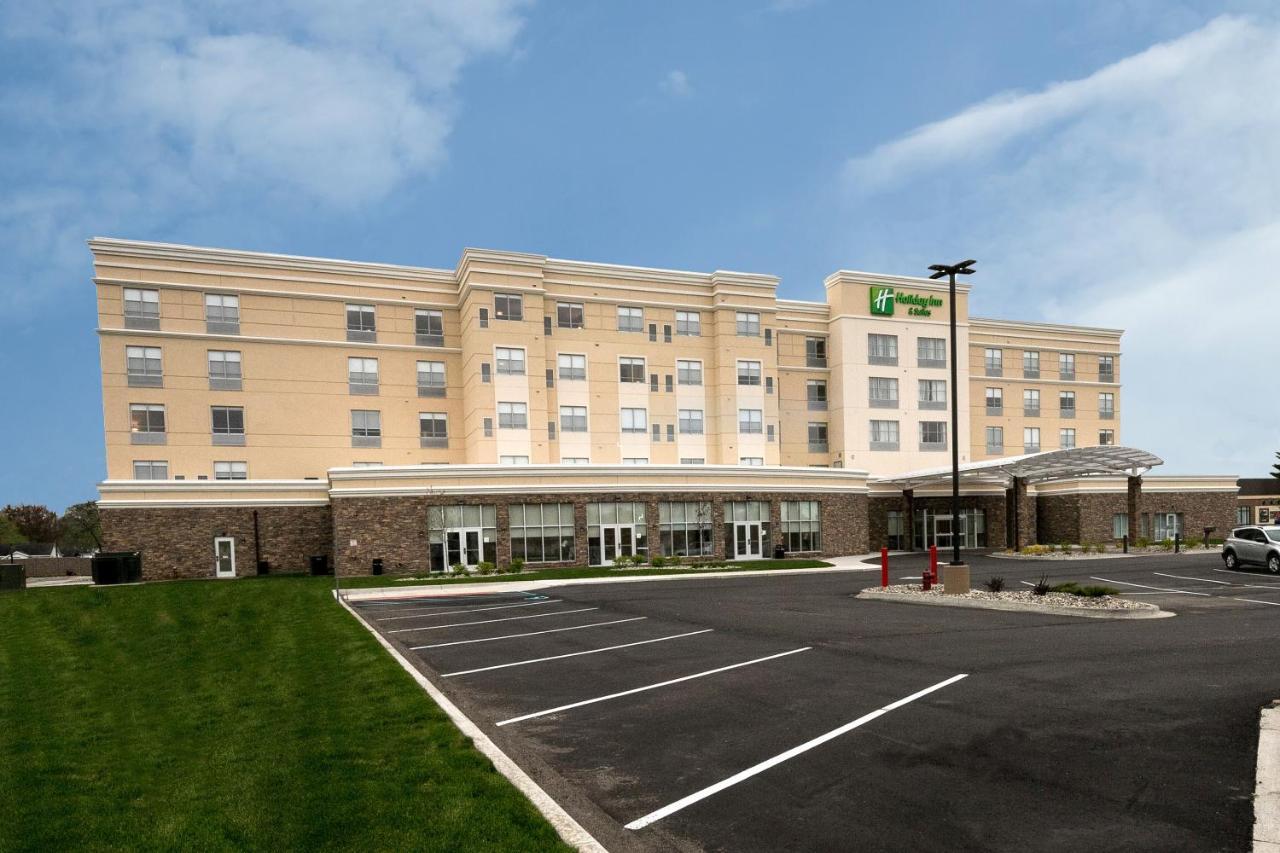 Holiday Inn & Suites Detroit - Troy By Ihg Exterior photo