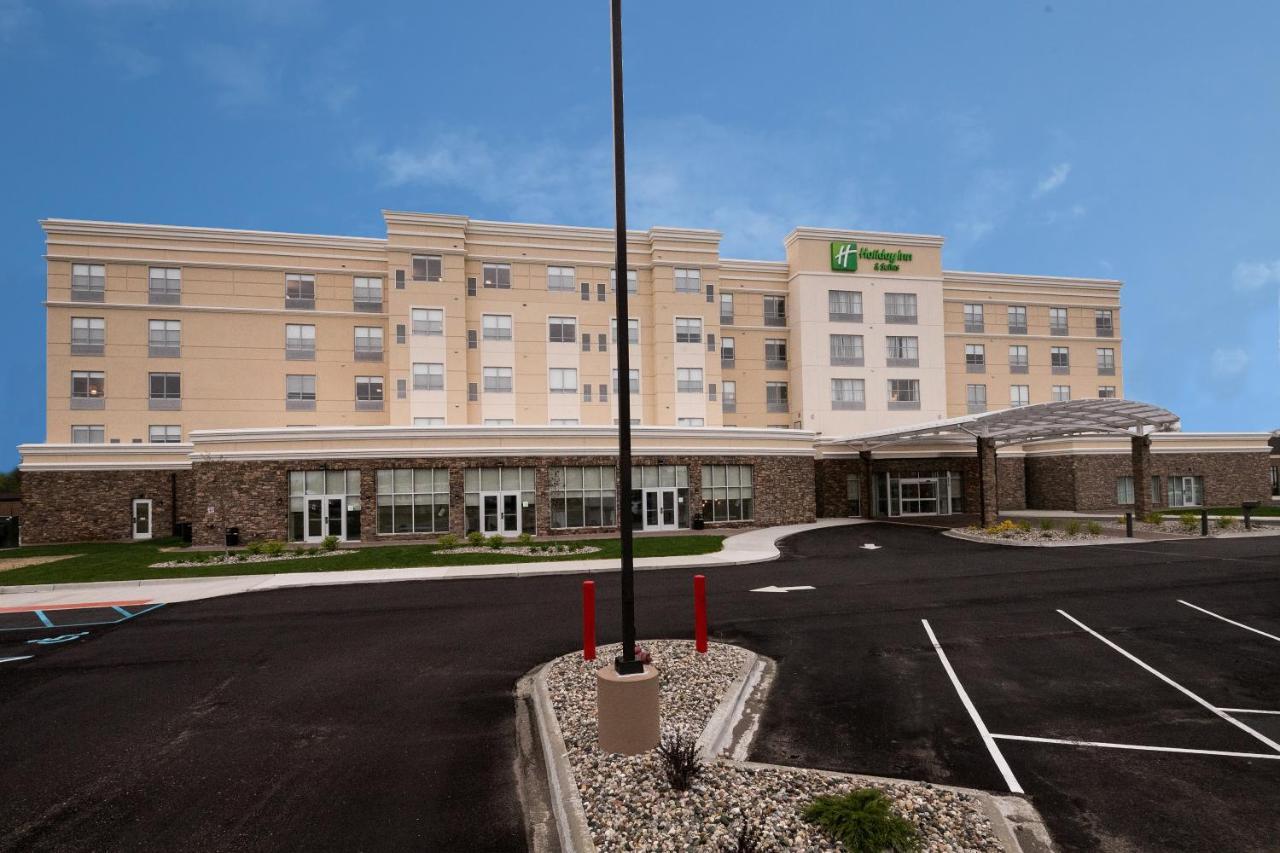 Holiday Inn & Suites Detroit - Troy By Ihg Exterior photo
